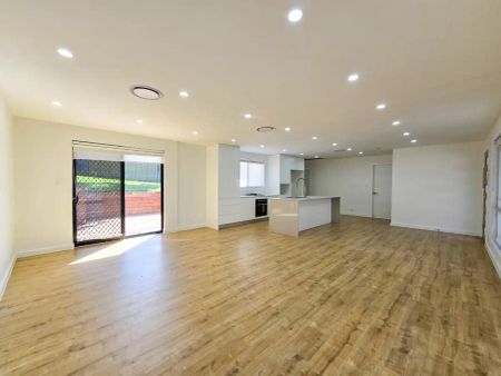 “Stylish Family Living in a Peaceful Location” - Photo 2