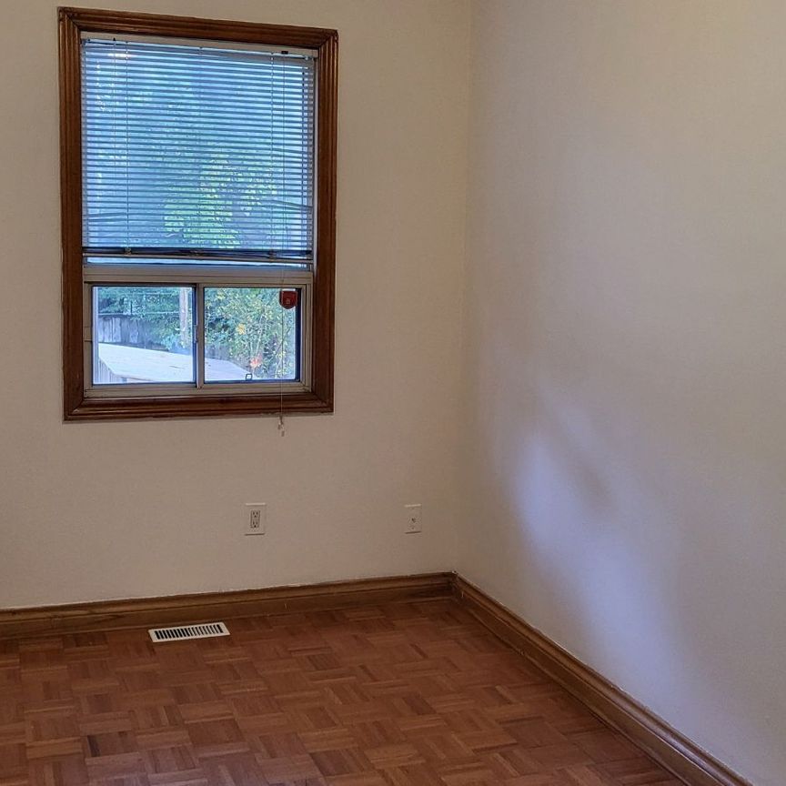 For Lease - 10 Bloomfield Avenue Unit# Main & Bsmt, Toronto, Ontario - Photo 1