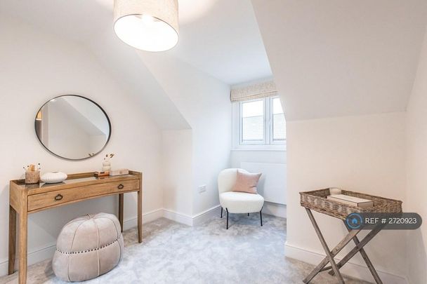 4 bedroom detached house to rent - Photo 1