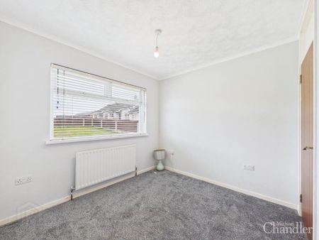 26 Kirkistown Avenue, Belfast, BT8 7FG - Photo 2