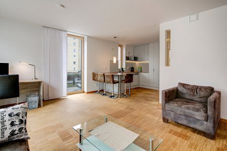 Modern and generous apartment for rent - Photo 2