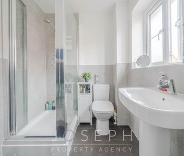 3 bedroom end of terrace house to rent - Photo 2