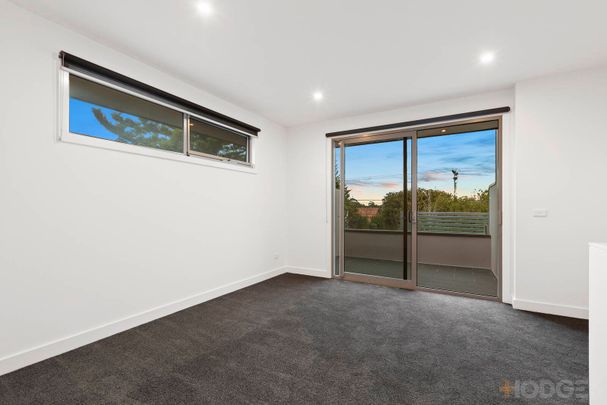 Please contact Molly Rogerson to arrange an inspection; SandringhamPM2@hodges.com.au - Photo 1