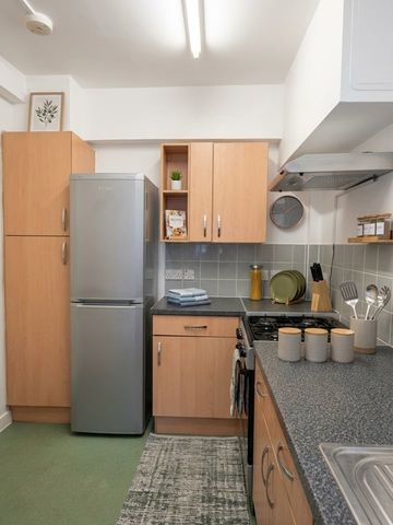 Room in a Shared Flat, Hardy House, SW4 - Photo 3