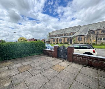 Thornham Lane, Royton - Photo 1