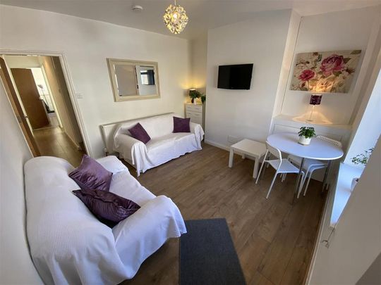 4 bedroom private hall to rent - Photo 1