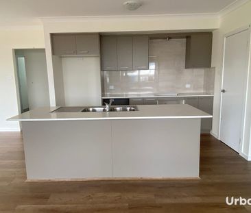 Four Bedroom Family Home - Photo 2