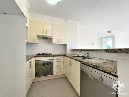 Freshly painted two bedroom apartment with floorboards throughout - Photo 3