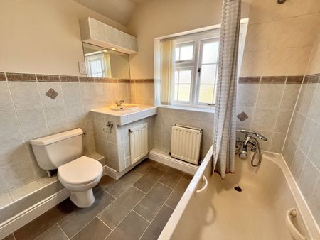 Vicarage Road, Staines, Surrey, TW18 - Photo 4