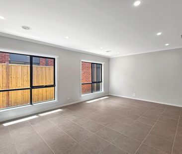 🏡 Brand New 4-Bedroom House in Thornhill Park - Photo 1