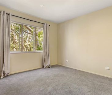 Spacious 3-Bedroom Home with Stunning Views - Available Now! - Photo 5