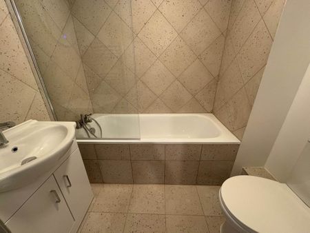 OIRO £1,950 pcm - Available Now - Unfurnished - Photo 4