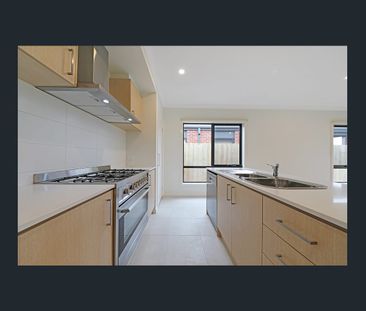 Spacious Family Home for Rent in Wallan - Photo 6
