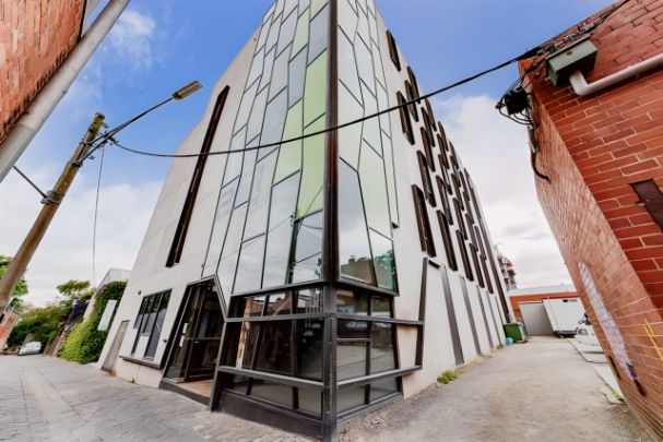 Large Studio - Photo 1