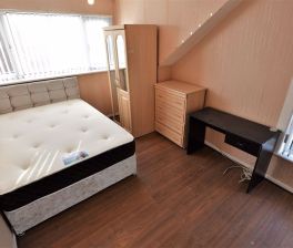 2 bedroom Flat in Cardigan Road, Leeds - Photo 3