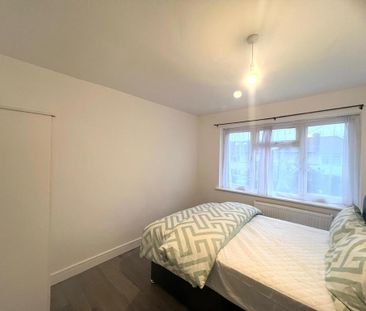 5 bedroom semi-detached house to rent - Photo 4