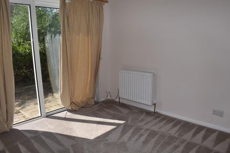 2 bedroom detached bungalow to rent - Photo 2