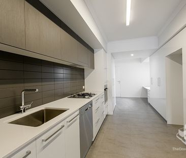 New carpet!!Good Size of 2 bed 2 bath + 1 car space, unit at Edge Apt - Photo 5