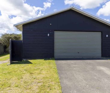 Spacious and Renovated Family Home in Prime Location - Photo 4