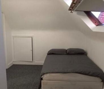 9 bedroom flat share to rent - Photo 1
