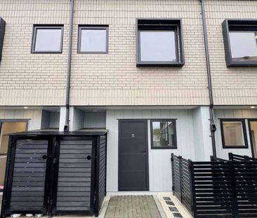 Brand-New Townhouse – Modern Style and Smart Design - Photo 2
