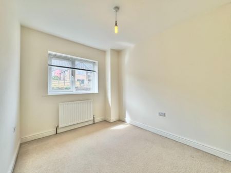 3 bedroom House To Let - Photo 2