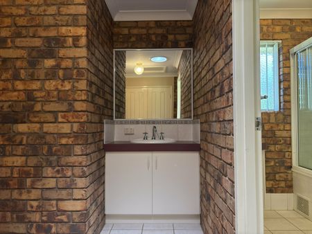 3 bedroom brick with carport - Photo 5