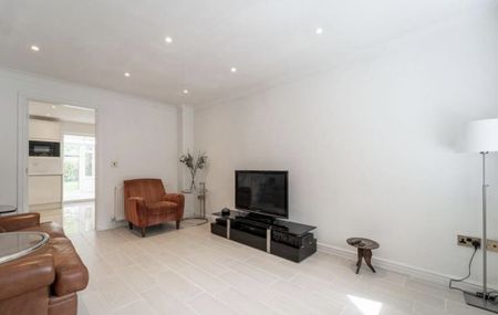 DickensHeathRoad, Solihull - Photo 3