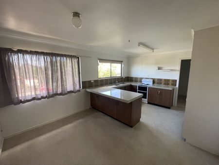 Large 4 bedroom Goonellabah home - Photo 5