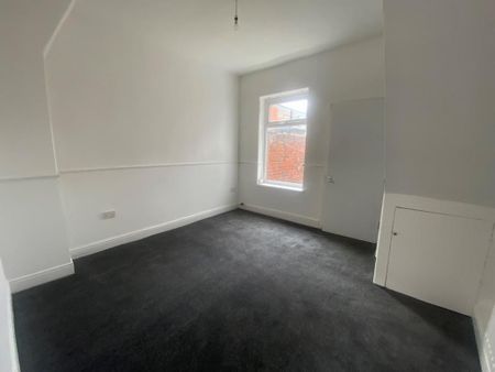4 bedroom terraced house to rent - Photo 2