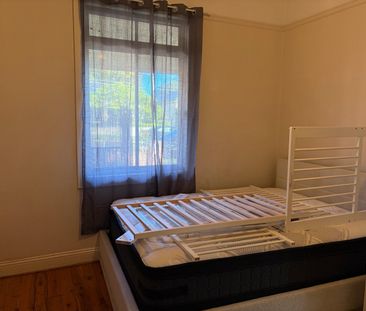 Carlton - Photo 1
