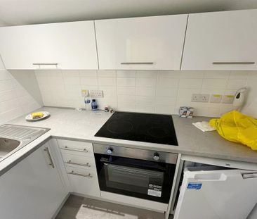 Studio to rent - Photo 3