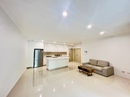 One-Bedroom Apartment with Car Space, Fresh Paint, and Fully Furnished - Photo 2