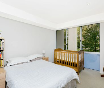 Modern 2-Bedroom Apartment in the Heart of Braddon - Photo 4