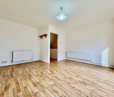 Longwood Road, Hertford - Photo 2