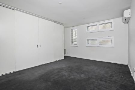 Spacious Two-Bedroom Townhouse in Prime South Yarra Location - Photo 3