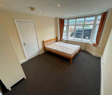 2 Bed Maisonette, Osborne Road South, SO17 - Photo 5