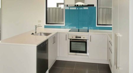 Stylish & Spacious 3-Bedroom Townhouse - Prime Wigram Location - Photo 3