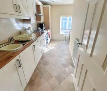 2 bedroom mews to rent - Photo 5