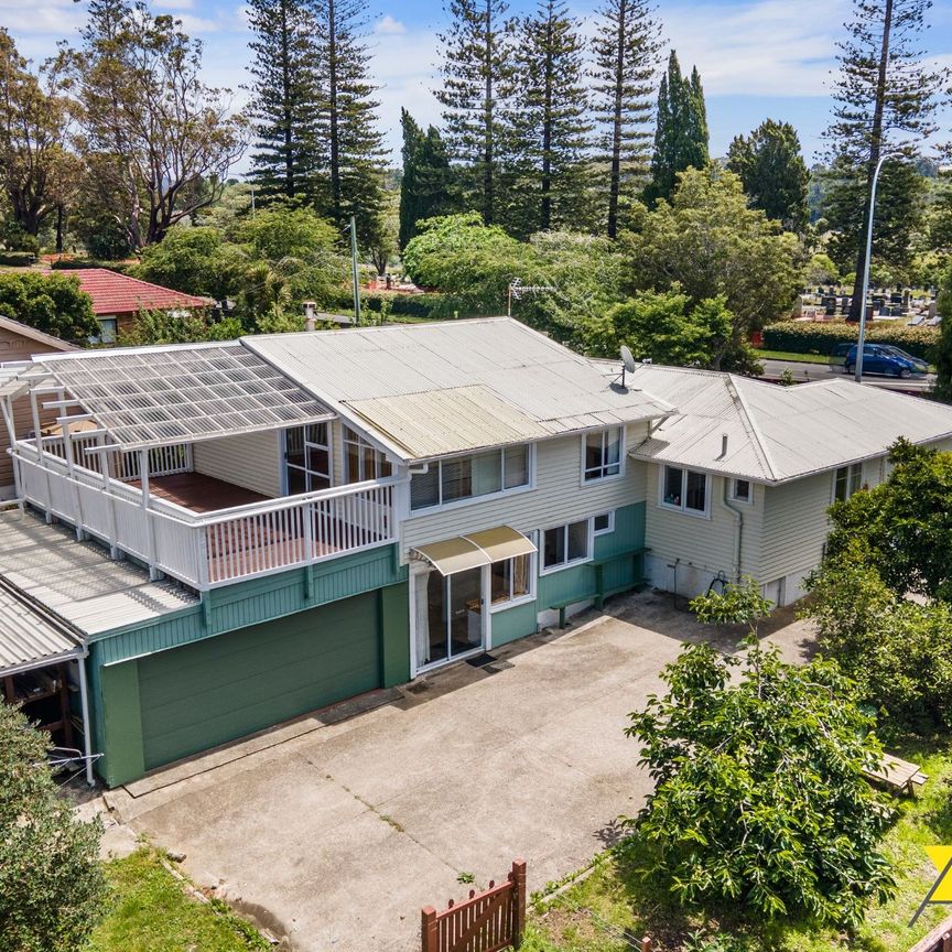 Six Bedrooms and Two Bathrooms in Glen Eden! PETS NEGOTIABLE! - Photo 1