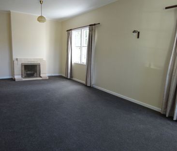 Epsom 3 bdrm classic bungalow on a full section - Photo 6