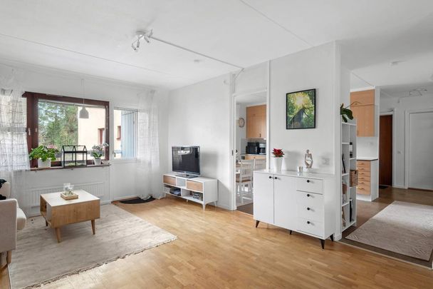 Kastrupgatan, Kista - Photo 1