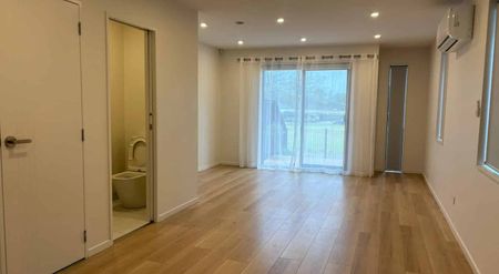 Modern 3-Bedroom Townhouse Backing onto Park - Available Immediately! - Photo 5