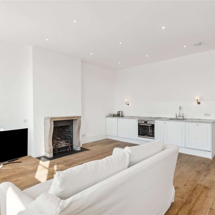 A beautiful two bedroom apartment on Ladbroke Grove with access to communal gardens - Photo 1