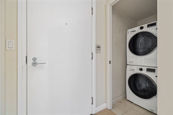 For Lease - 111 Elizabeth Street Unit# 915, Toronto, Ontario - Photo 1