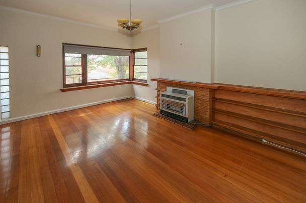 Spacious, Art Deco apartment immersed right in the heart of Camberwell - 6 month lease only on offer. - Photo 1