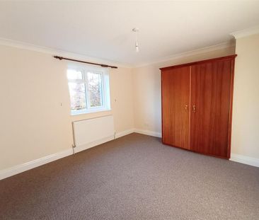 4 bedroom detached house to rent - Photo 3