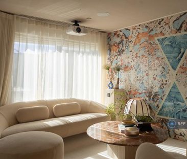3 bedroom penthouse to rent - Photo 2