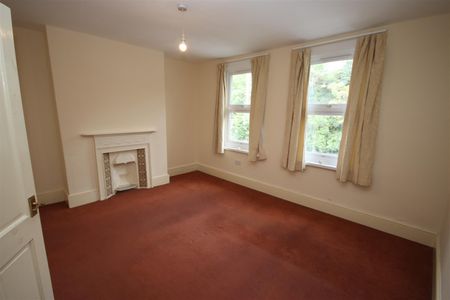 2 bedroom Terraced House to let - Photo 4