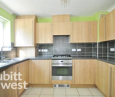 3 bedroom terraced house to rent - Photo 3